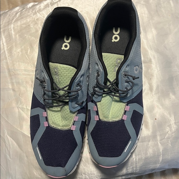 Stylish Women's Athletic Shoes in Mint and Navy - Picture 2 of 6